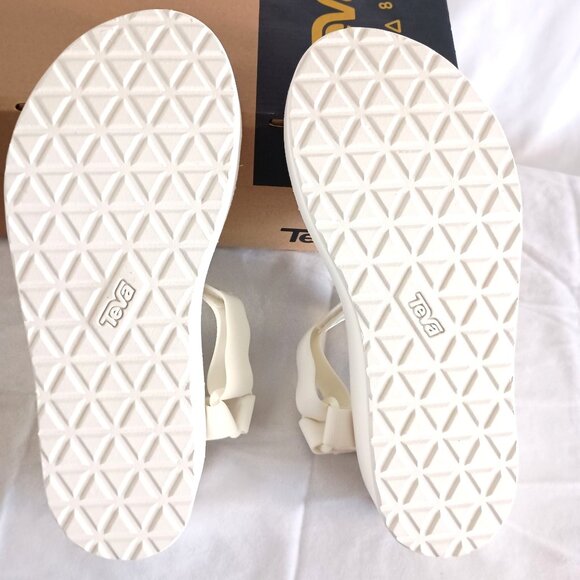 New Teva Flatform Universal White Sandals Women’s Size 10 Platform NIB Summer - Picture 3 of 7